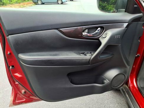Used 2019 Nissan Rogue SV w/ Premium Package AWD/4WD image 17