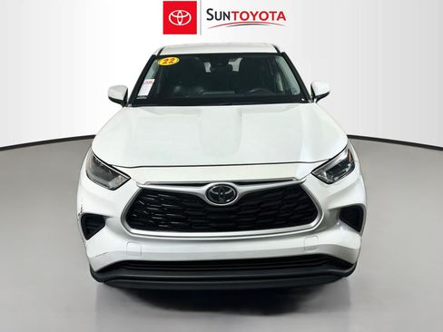 Used 2022 Toyota Highlander L FWD image 10
