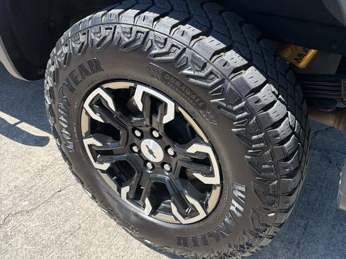 Used 2023 Chevrolet Silverado 1500 ZR2 w/ Technology Package image 10