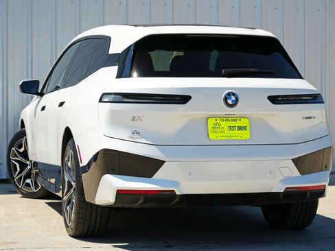 Used 2022 BMW iX xDrive50 w/ Sport Package image 6