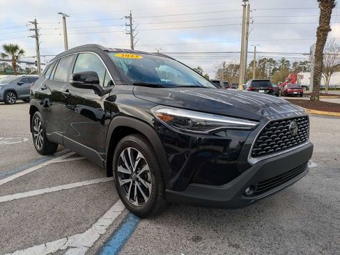 Used 2023 Toyota Corolla Cross XLE w/ Convenience Package image 8