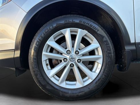 Used 2017 Nissan Rogue Sport SV AWD/4WD image 29