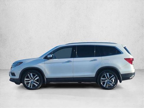 Used 2017 Honda Pilot Touring image 9