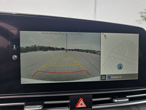 Used 2025 Hyundai Elantra SEL image 24