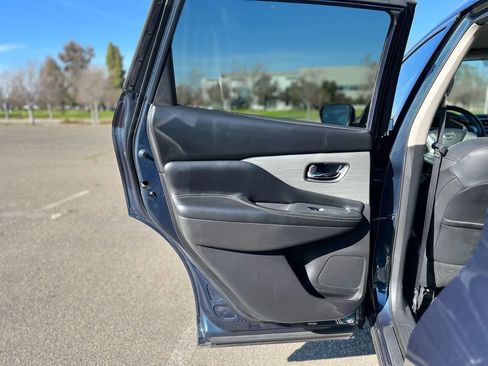 Used 2018 Nissan Murano SL w/ Moonroof Package image 11