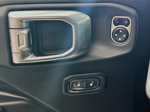 Used 2023 Jeep Wrangler Unlimited w/ Cold Weather Group image 15