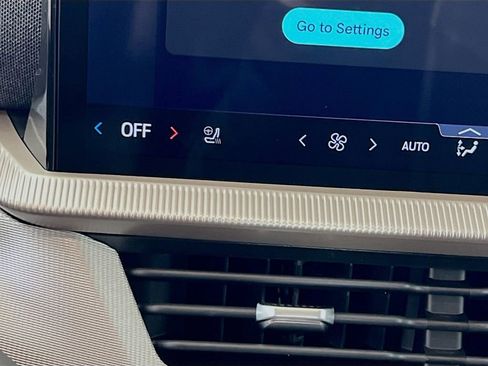 New 2026 Ford Explorer Active w/ Active Comfort Package image 25