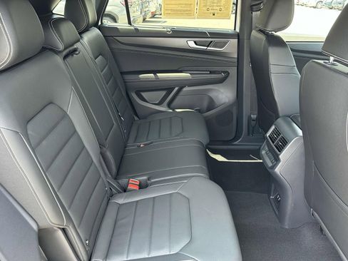 Used 2025 Volkswagen Atlas Cross Sport SEL R-Line image 12