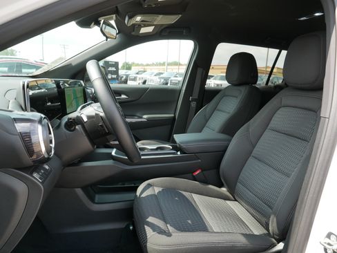 Used 2025 Chevrolet Equinox LT FWD image 33