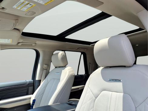 Used 2024 Ford Expedition Max Platinum AWD/4WD image 19