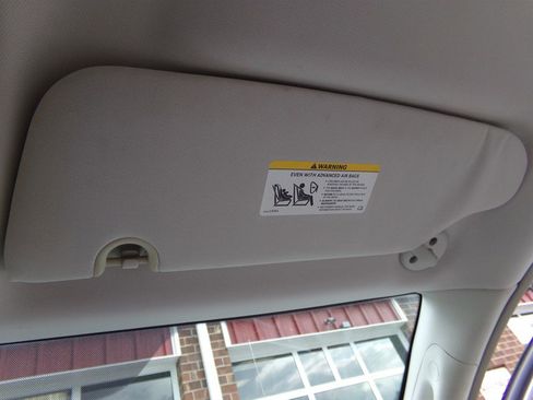 Used 2008 Chrysler Town & Country Touring image 40