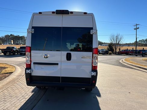 Used 2025 RAM ProMaster 2500 w/ Convenience Group image 9