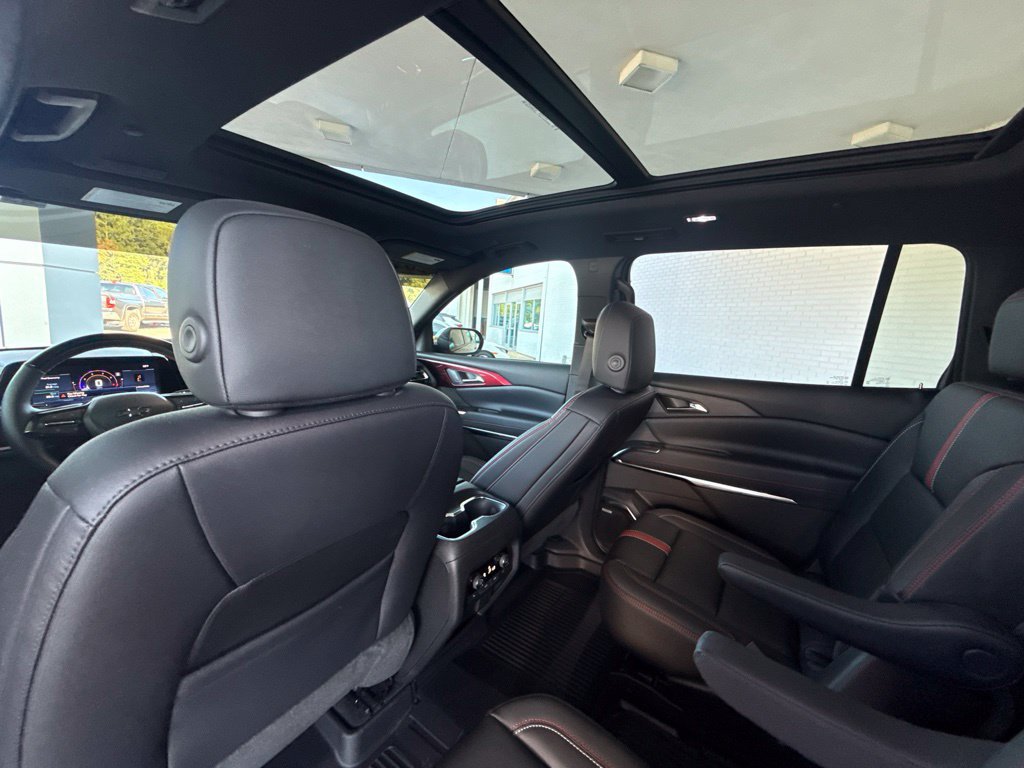 Used 2026 Chevrolet Traverse RS w/ LPO, Floor Liner Package FWD image 43