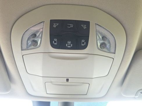 Used 2022 Chrysler Pacifica Touring-L FWD image 32
