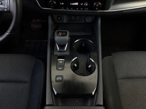 Used 2025 Nissan Rogue SV FWD image 15