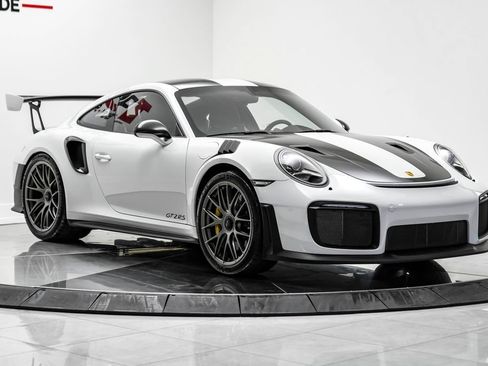 Used 2018 Porsche 911 GT2 RS RWD image 3