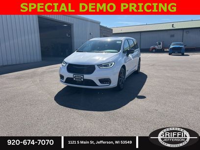 New 2026 Chrysler Pacifica Select