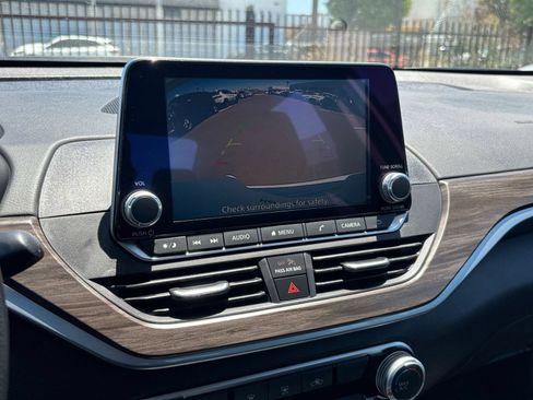 Used 2025 Nissan Altima 2.5 SV FWD image 20