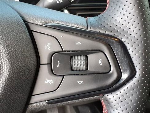 Used 2025 Chevrolet Trax RS w/ Driver Confidence Package image 19