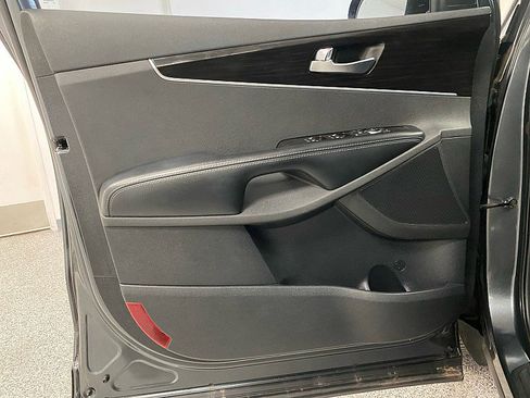 Used 2019 Kia Sorento EX image 38