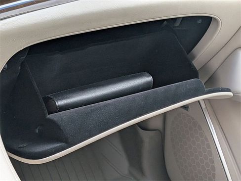 Used 2018 Cadillac Escalade Luxury image 24