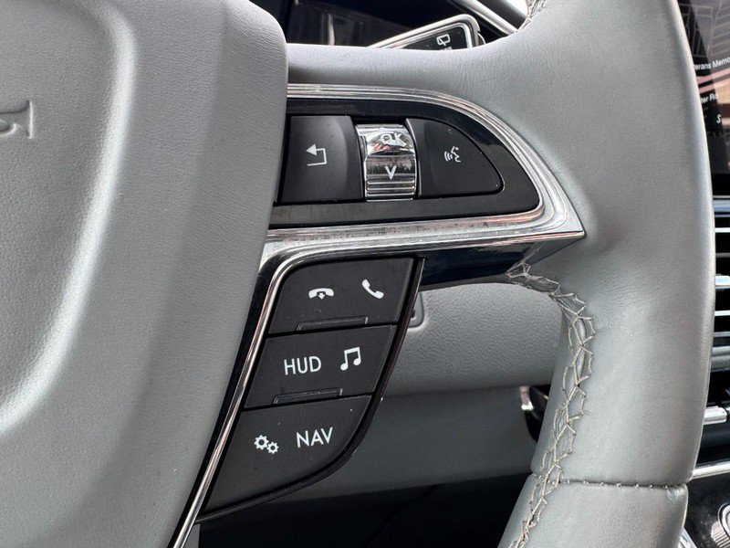 Used 2020 Lincoln Navigator L Reserve w/ Luxury Package AWD/4WD image 19
