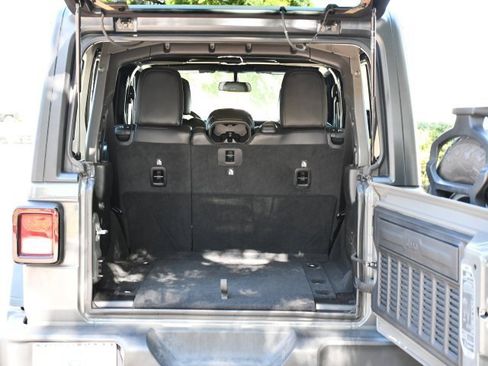 Used 2020 Jeep Wrangler Unlimited Freedom Edition image 29