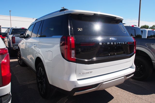 Certified 2026 Ford Expedition Platinum w/ Driver's Package AWD/4WD image 4