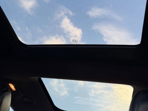 Used 2016 Ford Explorer Limited image 19