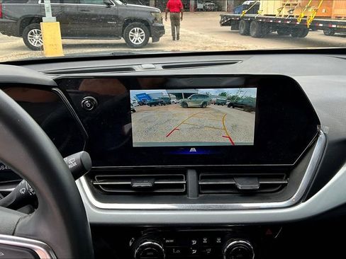 Used 2025 Chevrolet Trax LT w/ Driver Confidence Package FWD image 14