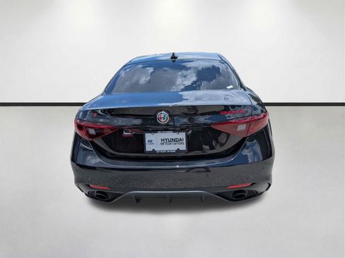 Used 2022 Alfa Romeo Giulia Veloce RWD image 5