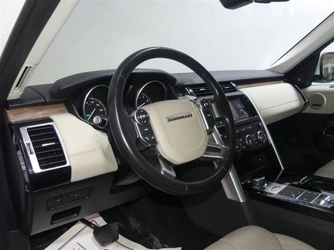 Used 2017 Land Rover Discovery HSE image 24