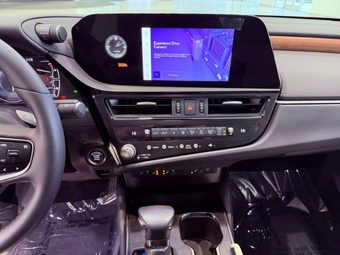 Certified 2024 Lexus ES 350 w/ Premium Package image 22