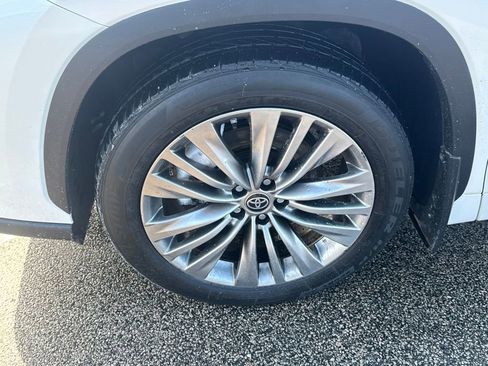 Used 2021 Toyota Highlander Platinum image 49