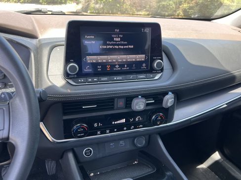 Used 2023 Nissan Rogue SV FWD image 9