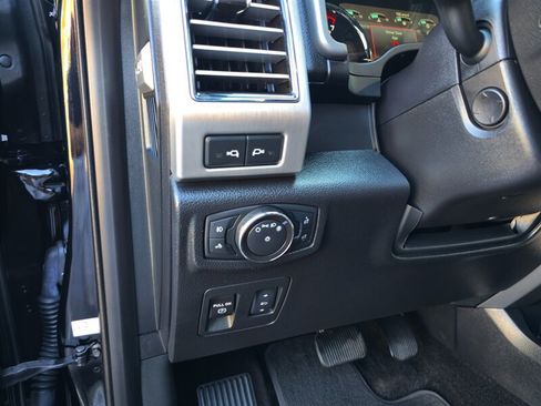 Used 2018 Ford F150 Platinum w/ Equipment Group 701A Luxury AWD/4WD image 22