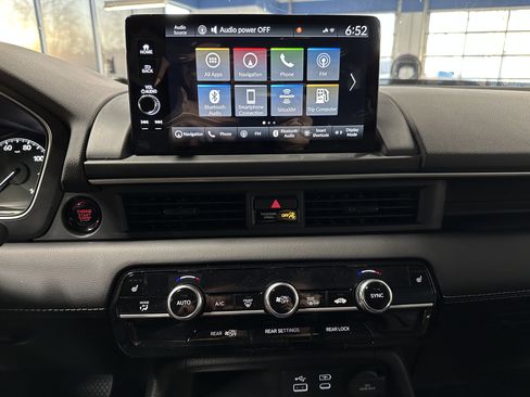 New 2025 Honda Pilot Touring image 17