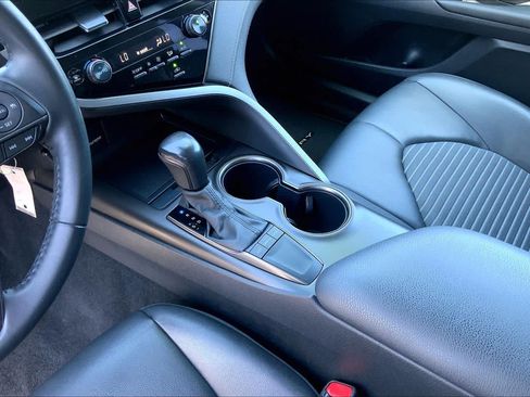 Used 2022 Toyota Camry SE w/ Carpet Mat Package (TMS) FWD image 16