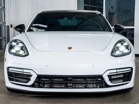 Used 2022 Porsche Panamera GTS image 3