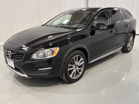 Used 2016 Volvo V60 T5 Cross Country w/ Convenience Package image 1