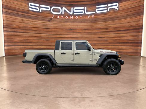 Used 2022 Jeep Gladiator Rubicon w/ LED Lighting Group AWD/4WD image 8