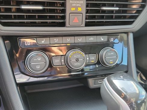 Used 2024 Volkswagen Jetta SE w/ Panoramic Sunroof Package FWD image 19