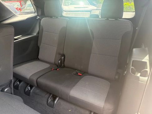 Used 2023 Chevrolet Traverse LT FWD image 14