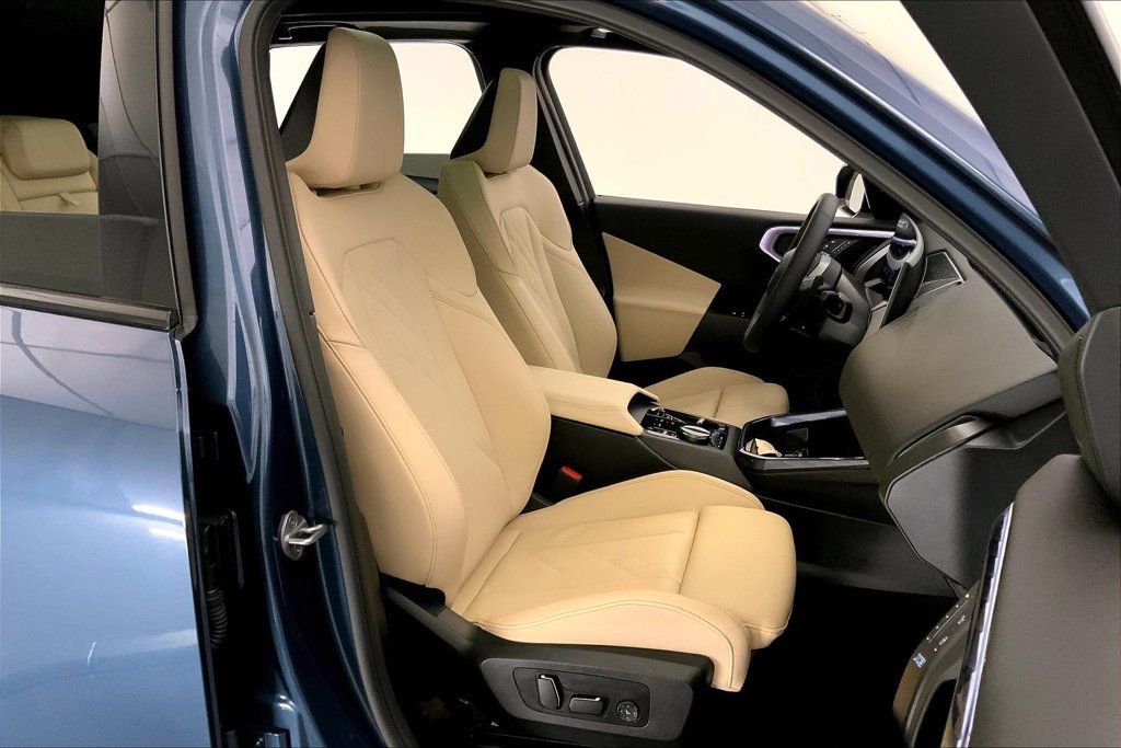 Certified 2025 BMW X3 xDrive30i w/ Premium Package AWD/4WD image 6