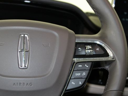 Used 2022 Lincoln Nautilus Reserve image 19