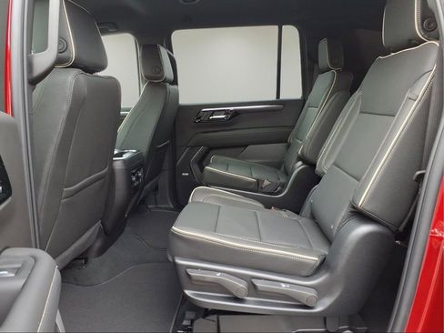 New 2026 Chevrolet Suburban Premier RWD image 7