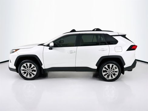 Used 2025 Toyota RAV4 XLE Premium image 5