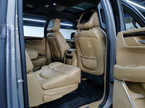 Used 2018 Cadillac Escalade ESV Platinum image 43