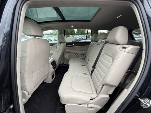 Used 2025 Volkswagen Atlas SEL AWD/4WD image 29