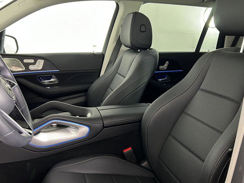 Used 2026 Mercedes-Benz GLS 450 4MATIC image 3